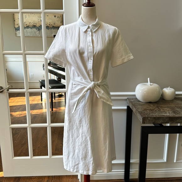 Vineyard Vines Dresses & Skirts - Vineyard vines White tie front linen dress Size 10